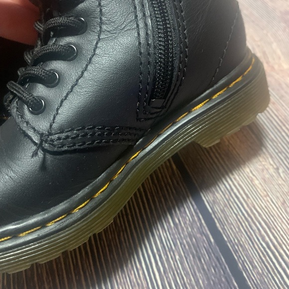 Dr. Martens kids Black Boots size 7 - Picture 2 of 13